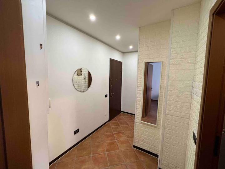 Piccolo monolocale confortevole vicino a Milano Cormano Esterno foto