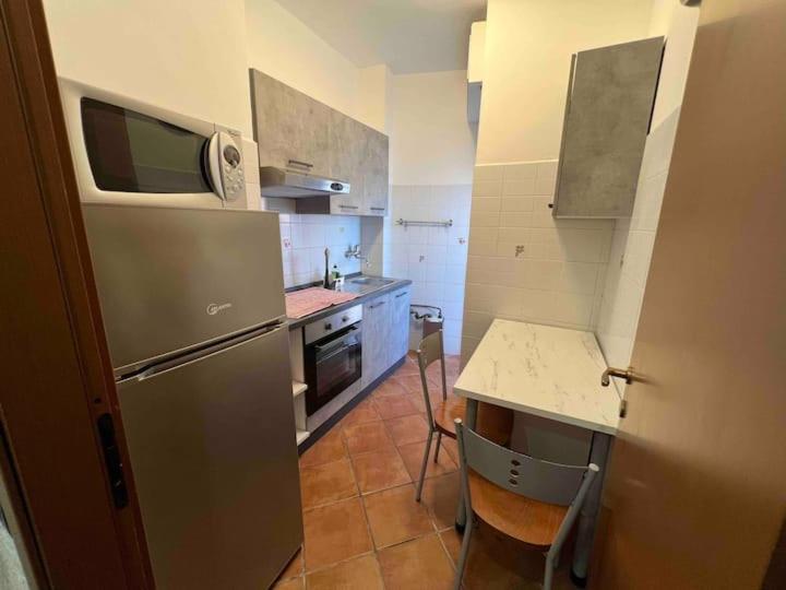 Piccolo monolocale confortevole vicino a Milano Cormano Esterno foto
